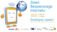 Rysunek smartfona z uśmiechniętą twarzą. Na palcu obraca kulą ziemską. Napis Dzień bezpiecznego internetu 2022. Działajmy razem,